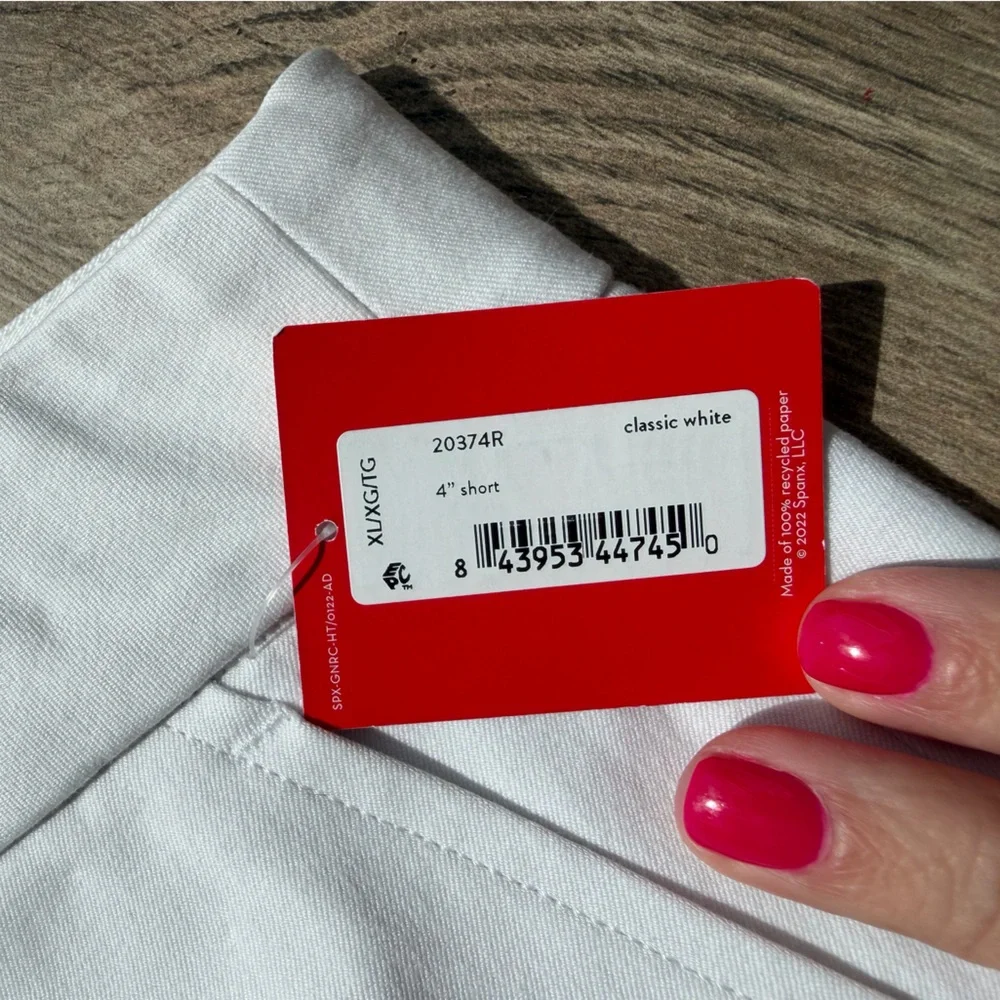 SPANX Classic White Shapewear Shorts with Branded Tag - Picture 3 of 4